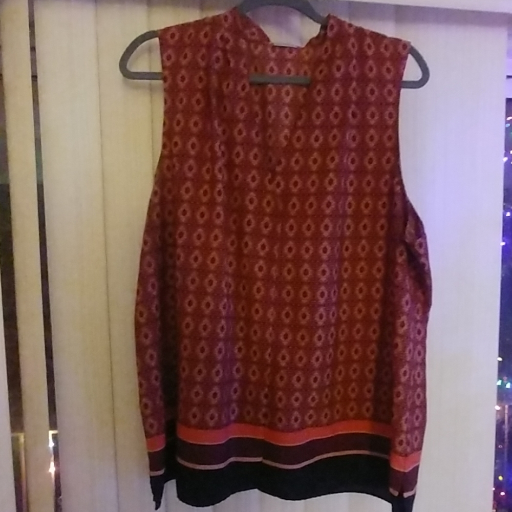 Women's sleeveless V neck top